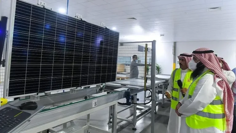 مصنع بالسعودية