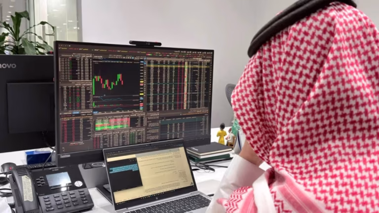 انتعاش الأسهم السعودية.. مؤشر “تاسي” يرتفع بمنتصف التعاملات والقيمة السوقية لـ “المملكة القابضة” تكسر حاجز الـ 50 مليار ريال الأسهم السعودية