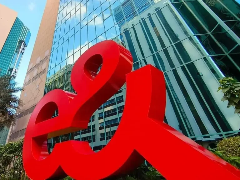 صفقة استراتيجية بـ 100 مليون دولار: مجموعة e& الإماراتية تبيع 12.5% من حصتها في “كريم تكنولوجيز” لشركة “أوبر”