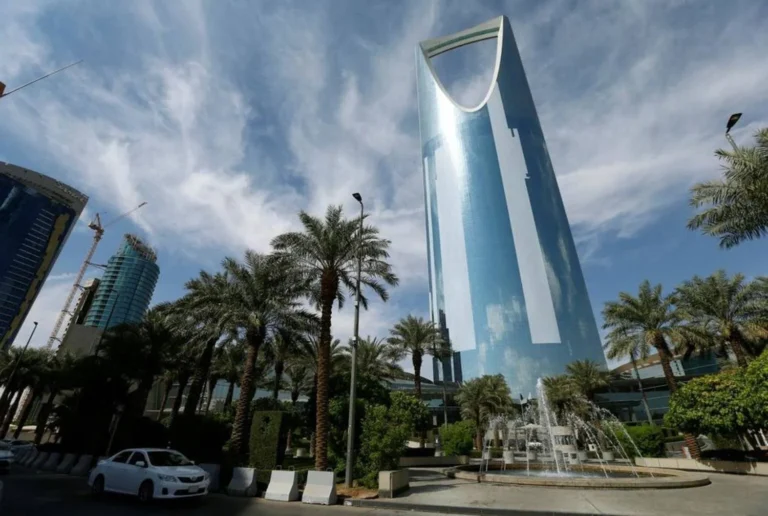 قفزة قوية في السوق السعودية: سهم “المملكة القابضة” يرتفع بنسبة 4% في تداولات الأحد وسط زخم استثماري متزايد السعودية