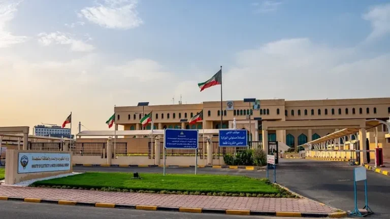 استهداف منشآت الطاقة في الكويت: هجوم ثانٍ يعمق مخاوف الأمن الحيوي بالخليج وزارة الكهرباء والماء والطاقة المتجددة في الكويت