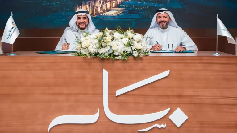 باستثمارات 842 مليون ريال.. “أم القرى” و”مكيون” توقعان صفقة عقارية لتشييد برج فندقي في مكة المكرمة توقيع الاتفاقية