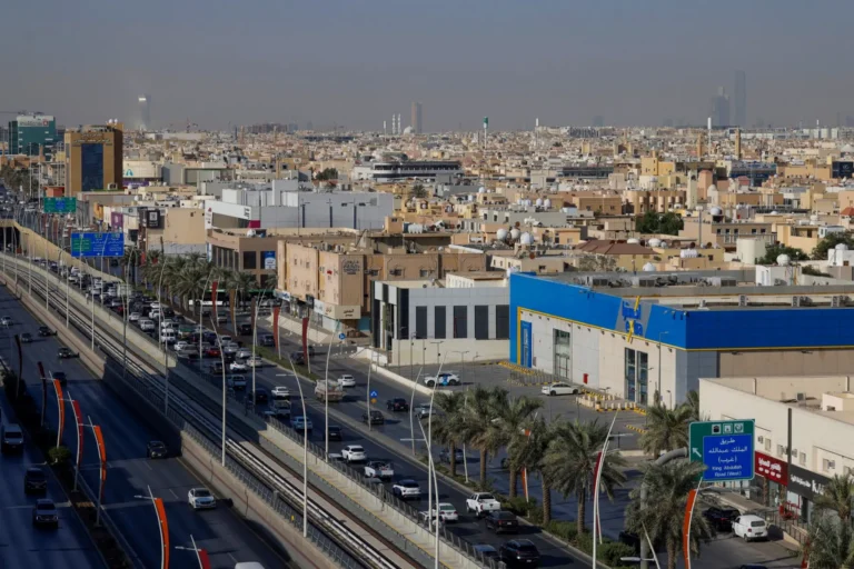 استهداف منشآت طاقة بالمنطقة الجنوبية في السعودية: توقف مؤقت للعمليات واحتواء سريع للأضرار